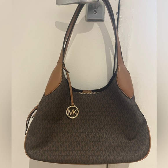 Michael Kors Hobo Bag - Classic Pattern - Picture 2 of 9